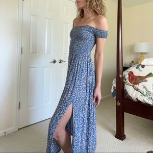 Kimchi Blue
Women's Blue Picnic Smocked Off-the-shoulder Midi Dress